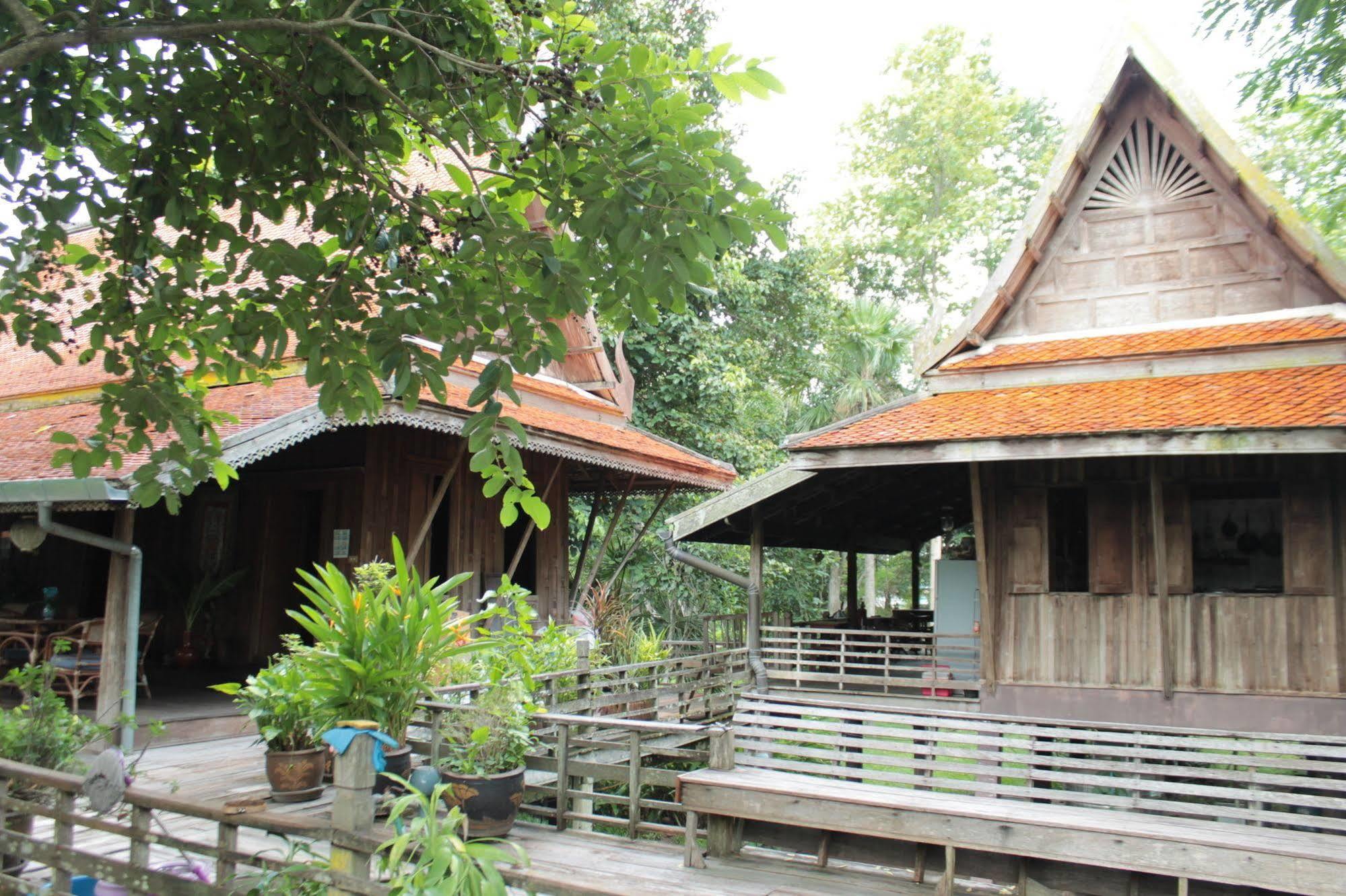 Thai Teak House Garden Homestay Hang Dong Exterior photo