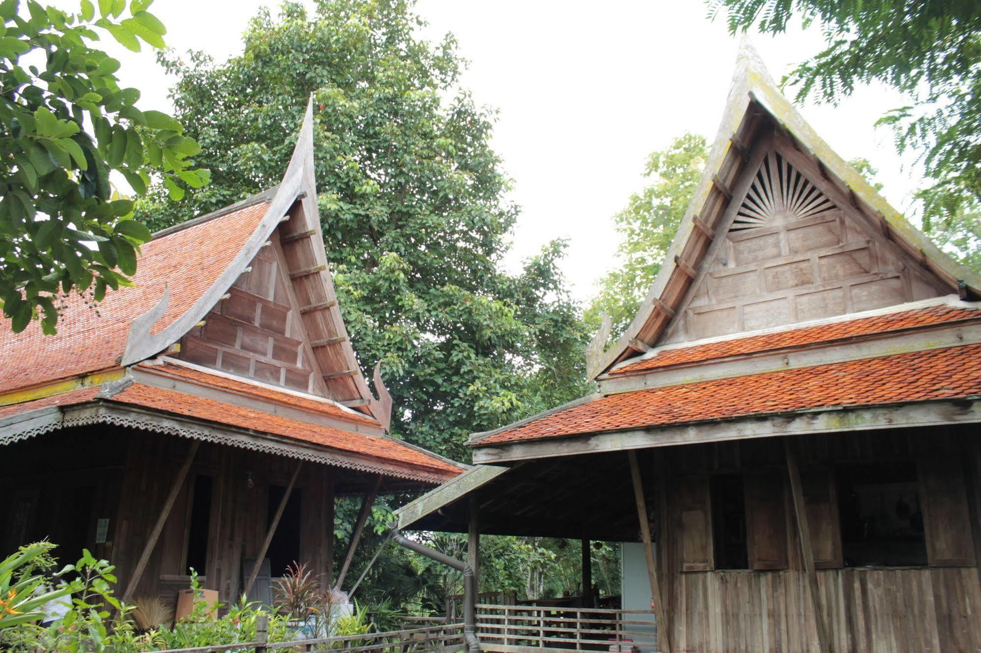 Thai Teak House Garden Homestay Hang Dong Exterior photo