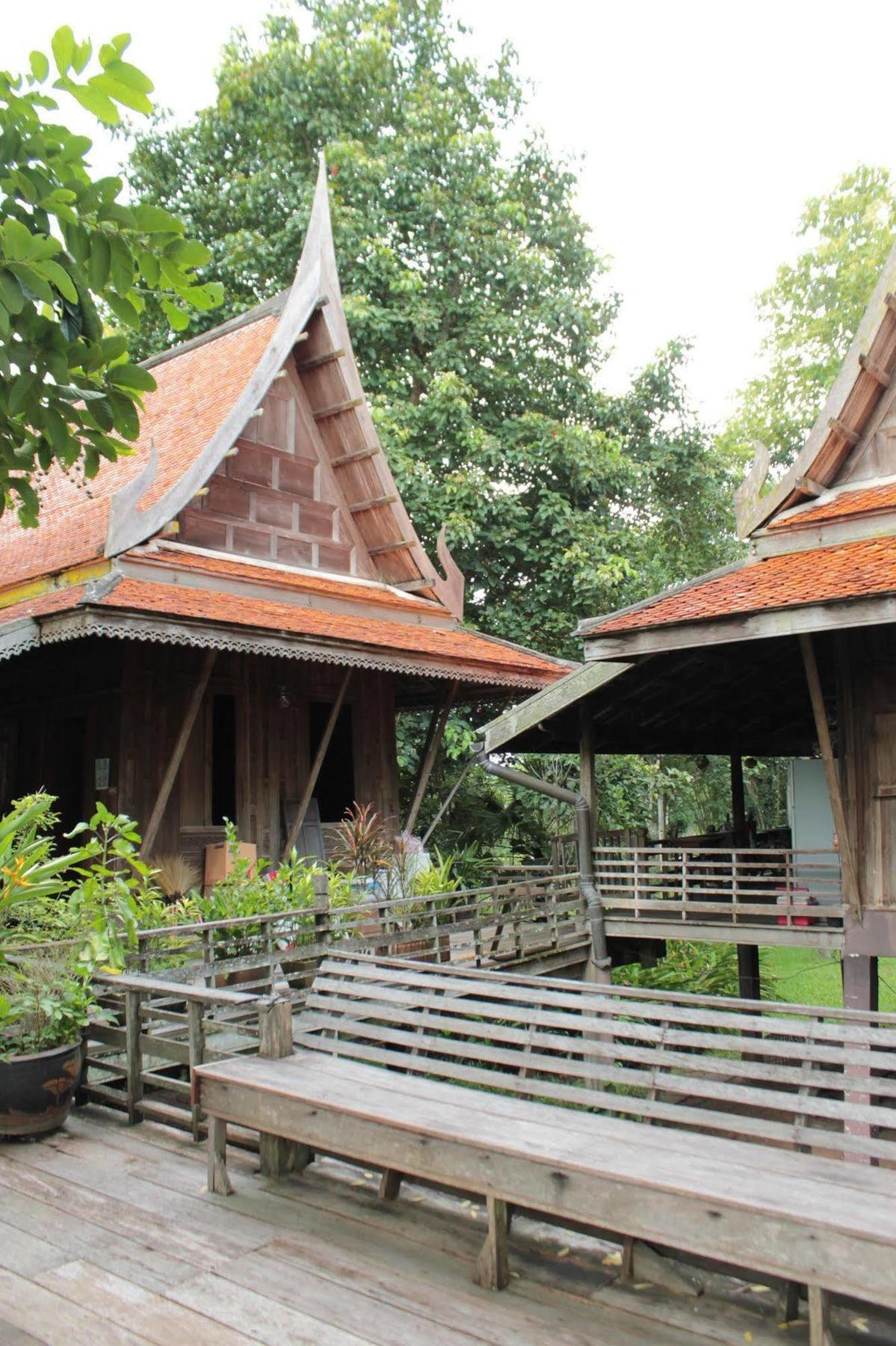 Thai Teak House Garden Homestay Hang Dong Exterior photo